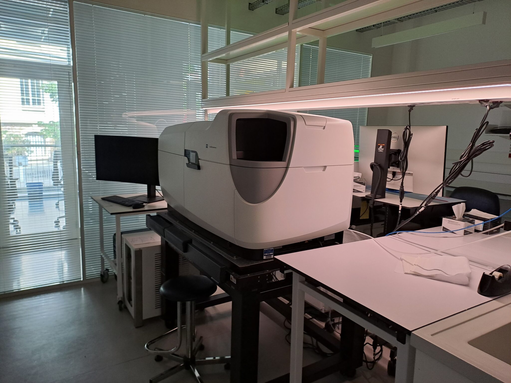 Automated Widefield Confocal Microscope Research Institut Pasteur